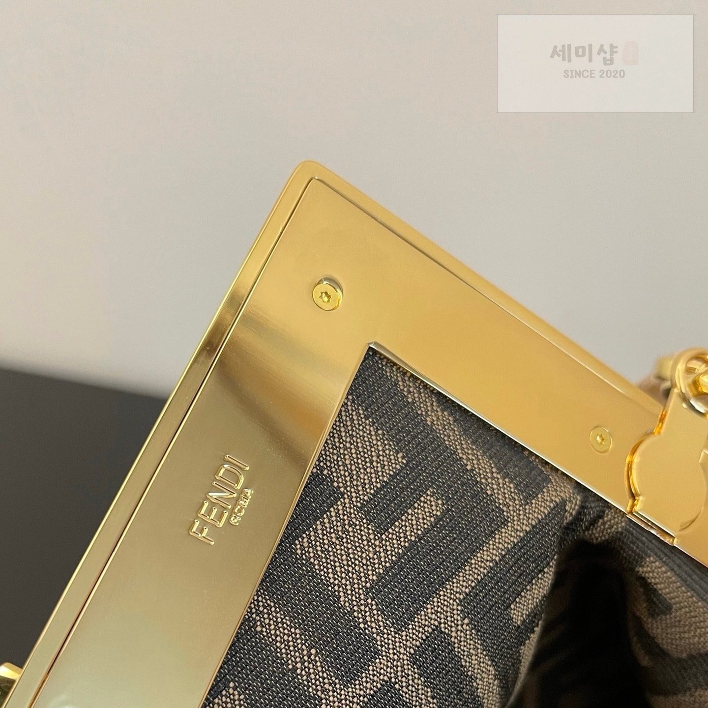 펜디 펜디 미디움 퍼스트백 라이트 베이지 Bag 7번 이미지