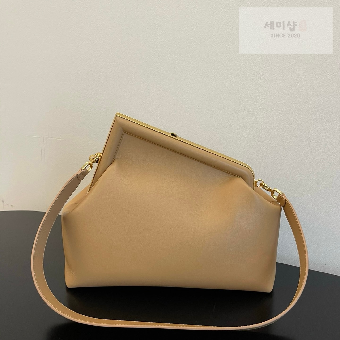 펜디 펜디 미디움 퍼스트백 웜 베이지 Bag 2번 이미지