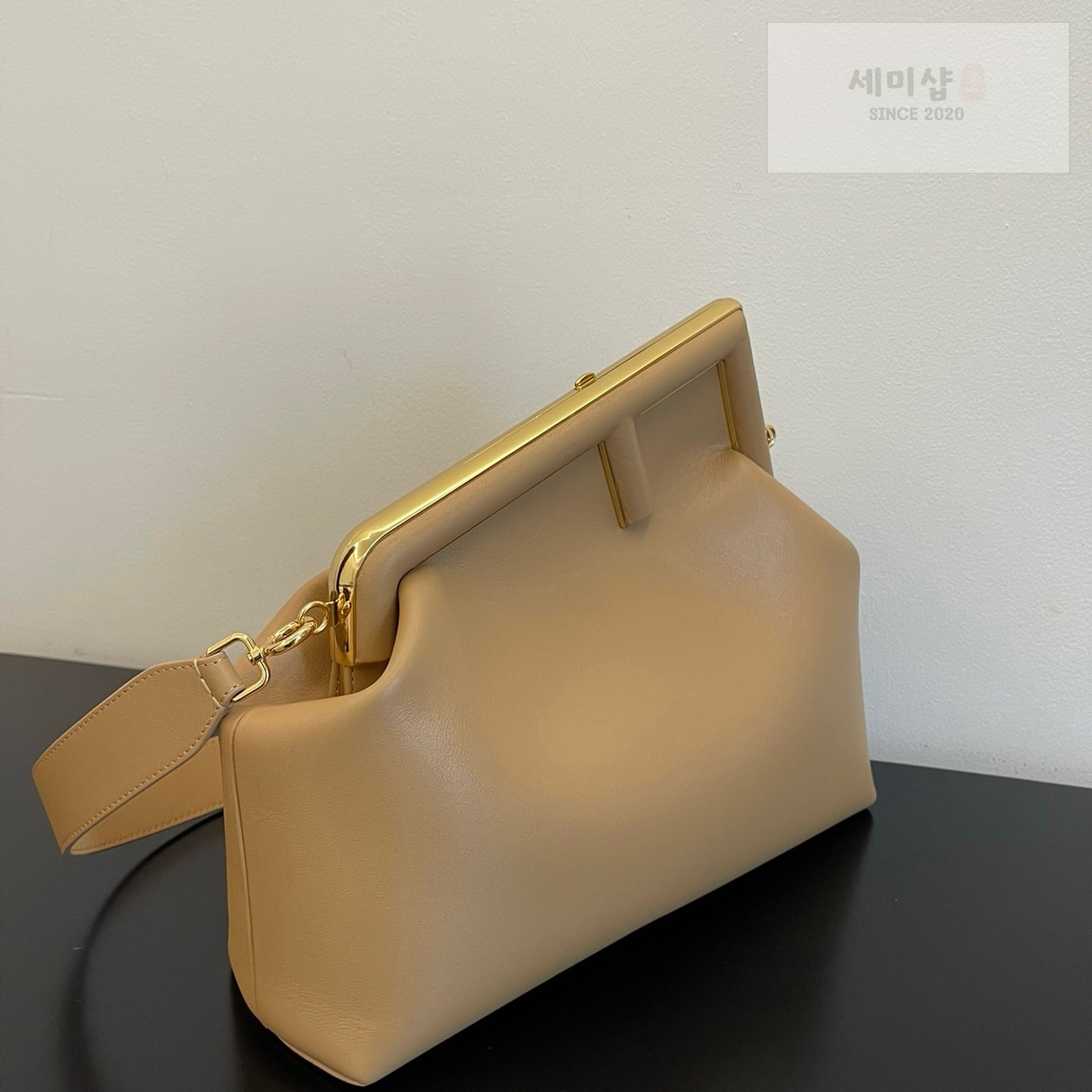 펜디 펜디 미디움 퍼스트백 웜 베이지 Bag 3번 이미지