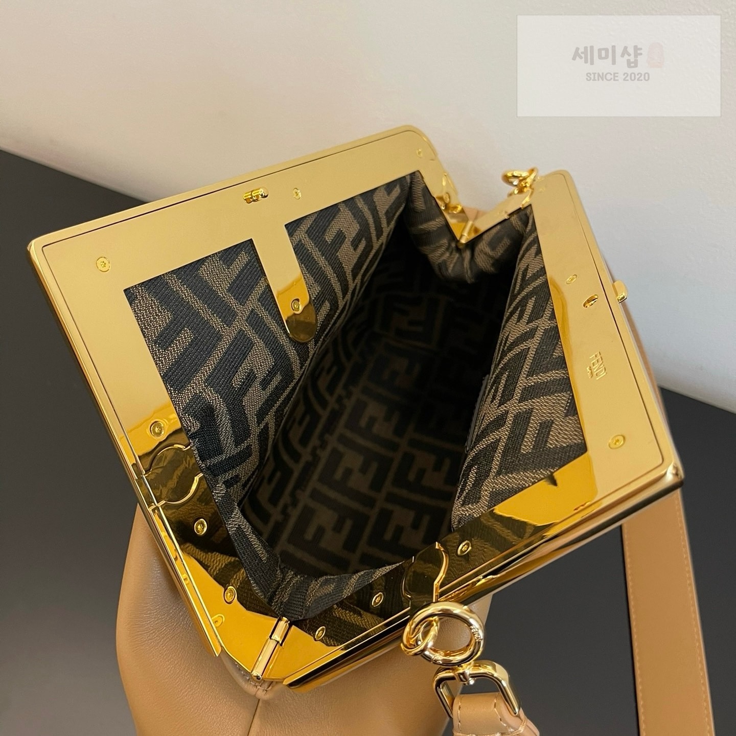 펜디 펜디 미디움 퍼스트백 웜 베이지 Bag 6번 이미지