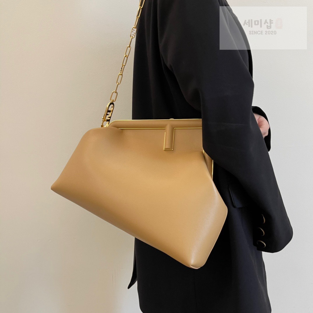 펜디 펜디 미디움 퍼스트백 웜 베이지 Bag 8번 이미지