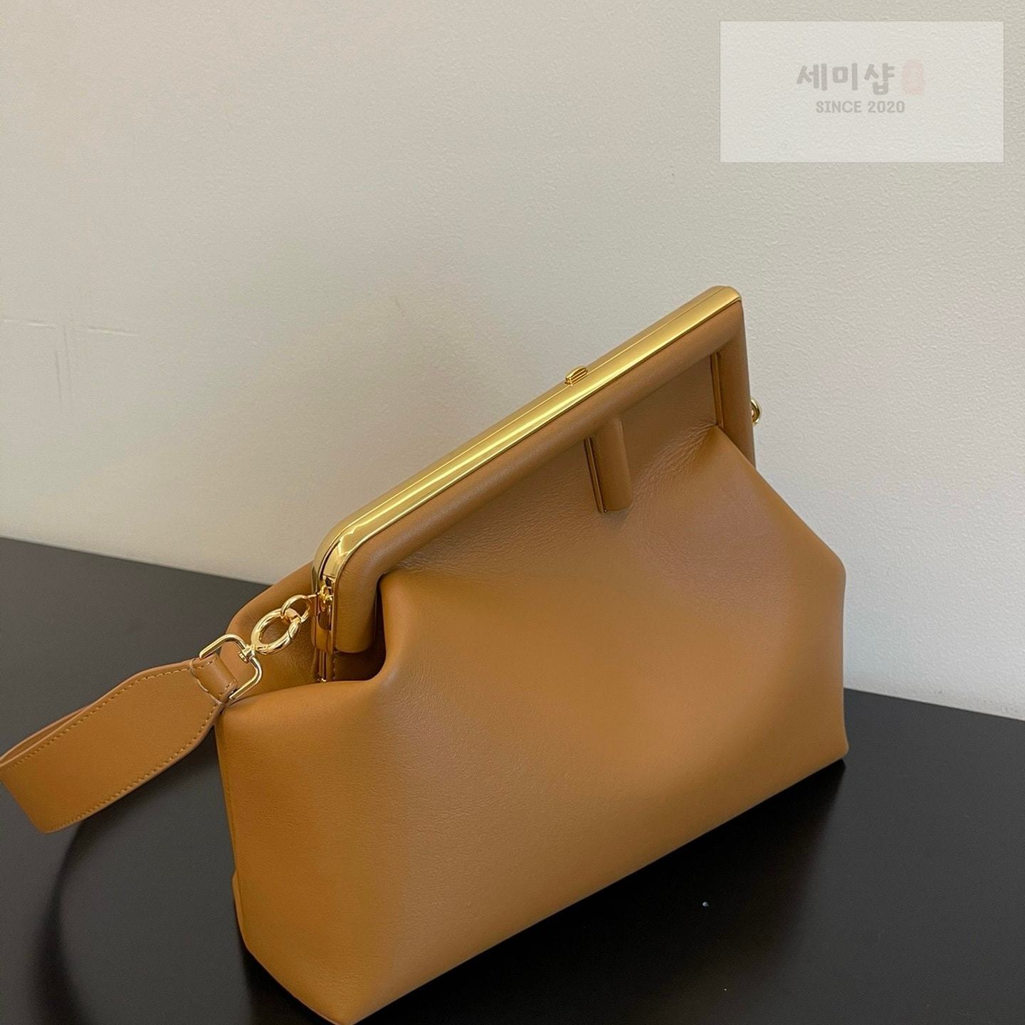 펜디 펜디 미디움 퍼스트백 탄(브라운) Bag 3번 이미지