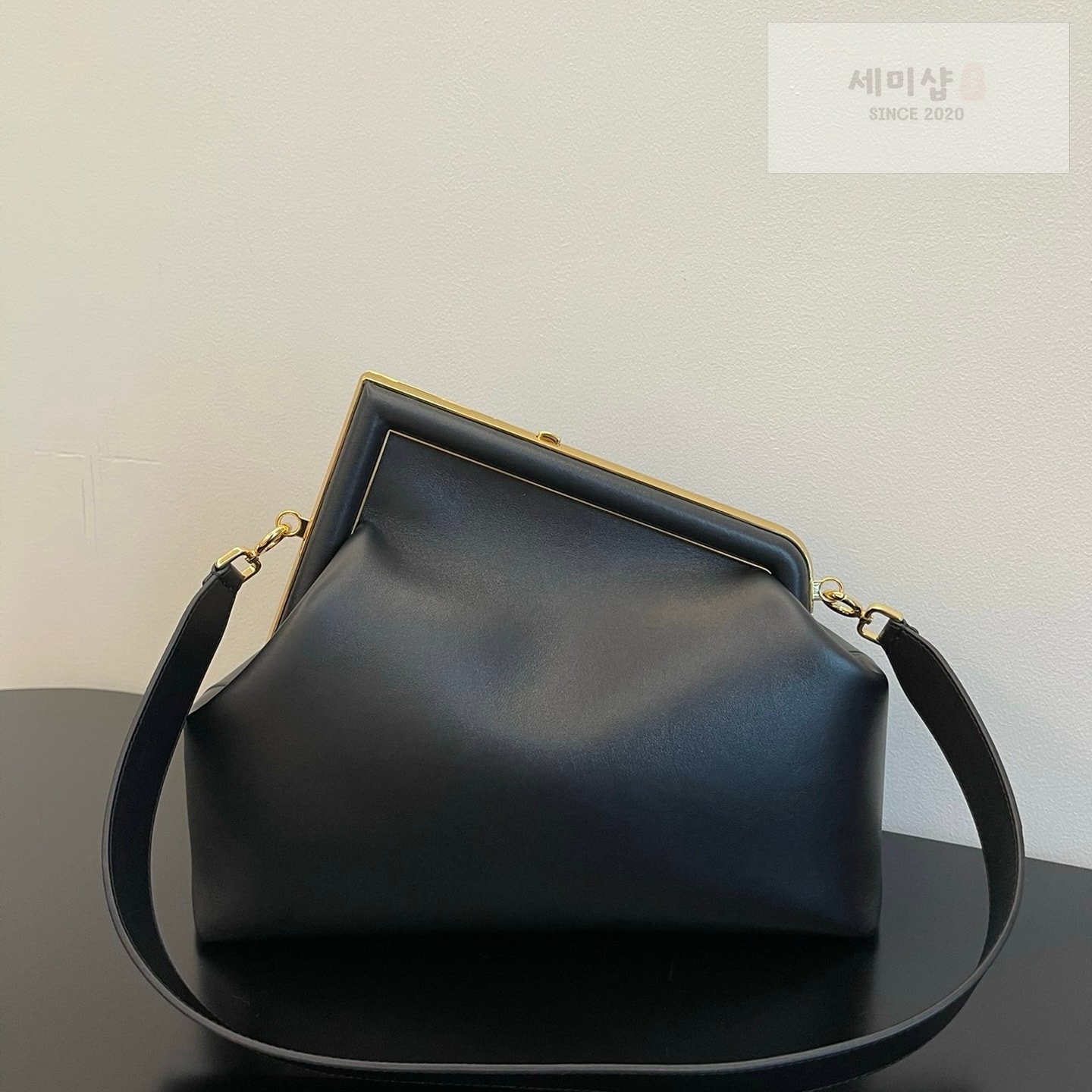 펜디 펜디 미디움 퍼스트백 블랙 Bag 2번 이미지