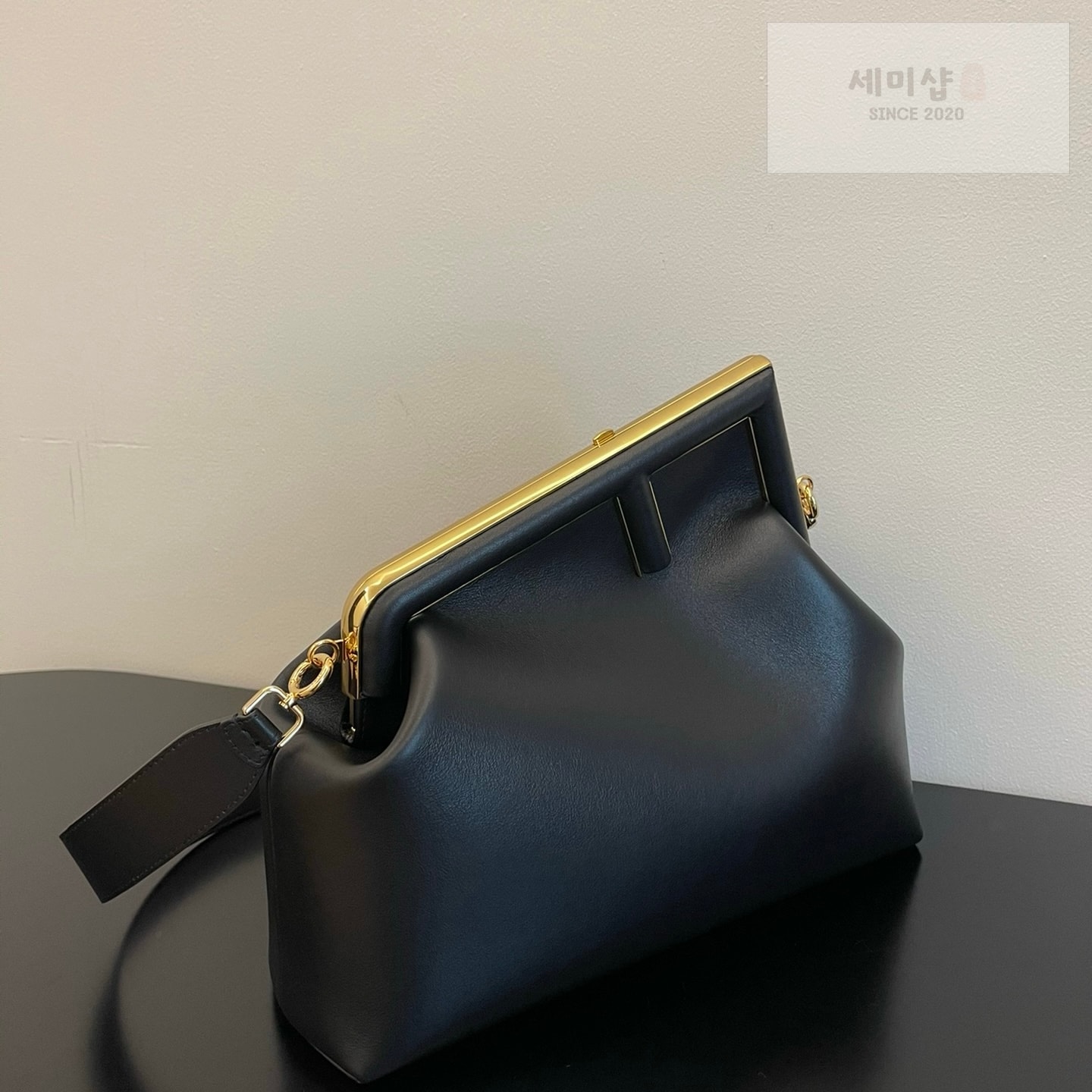 펜디 펜디 미디움 퍼스트백 블랙 Bag 3번 이미지