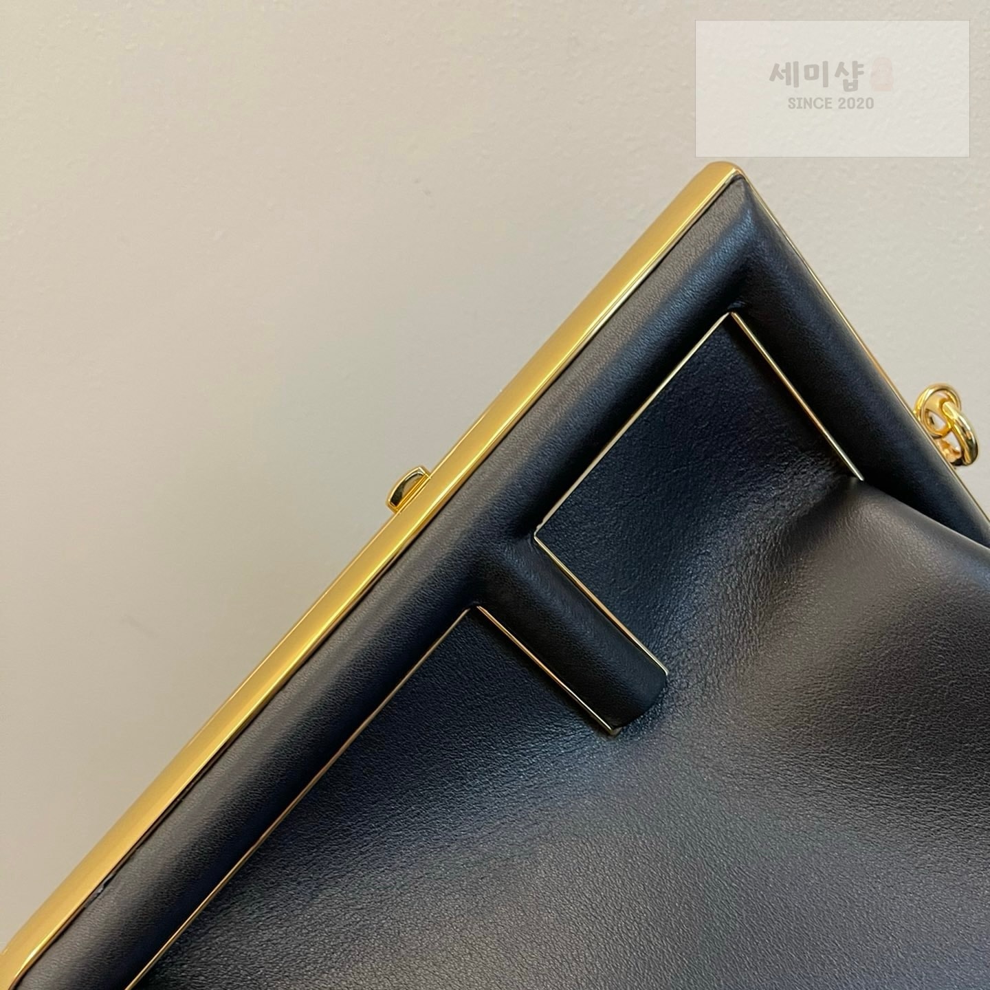 펜디 펜디 미디움 퍼스트백 블랙 Bag 5번 이미지