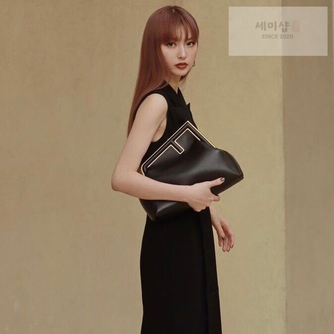 펜디 펜디 미디움 퍼스트백 블랙 Bag 8번 이미지