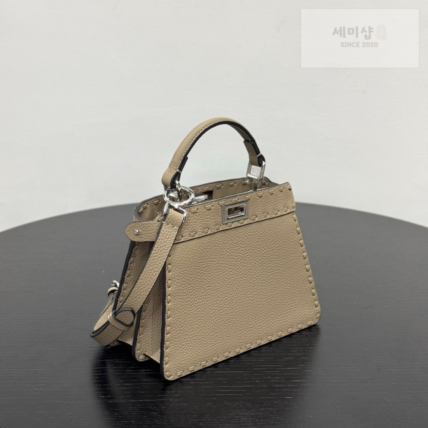 펜디 펜디 쁘띠 피카부 아이씨 유 베이지 Bag 3번 이미지