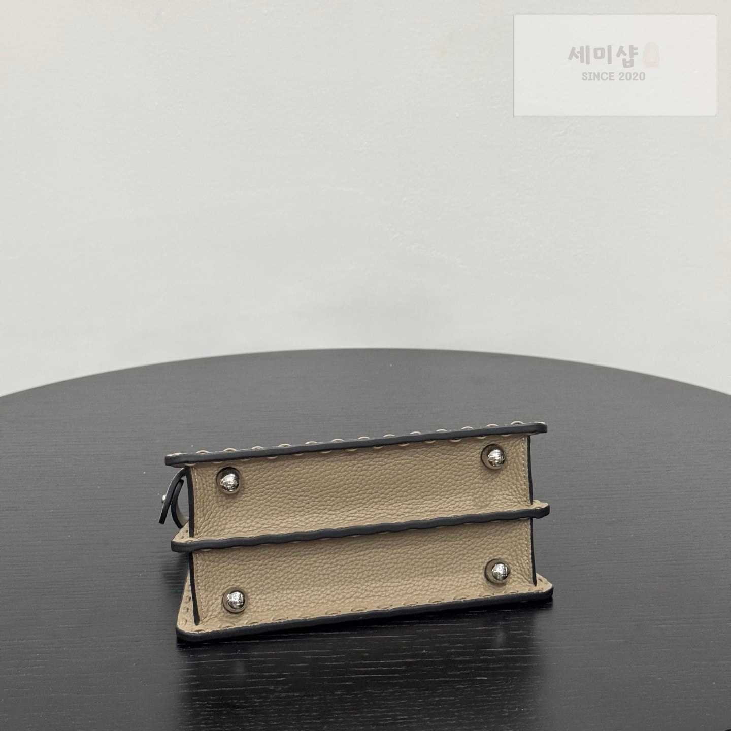 펜디 펜디 쁘띠 피카부 아이씨 유 베이지 Bag 4번 이미지