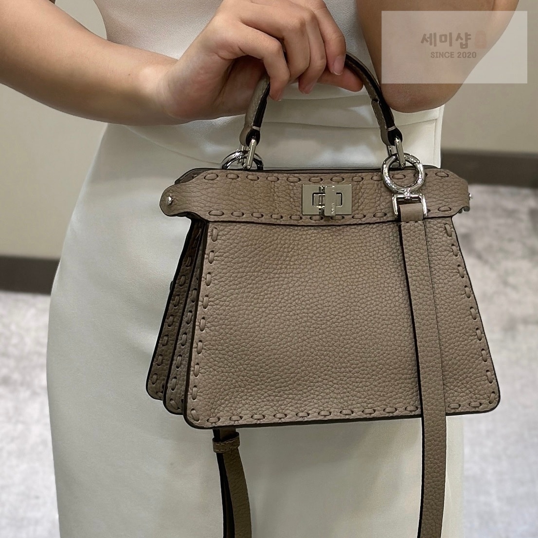 펜디 펜디 쁘띠 피카부 아이씨 유 베이지 Bag 8번 이미지