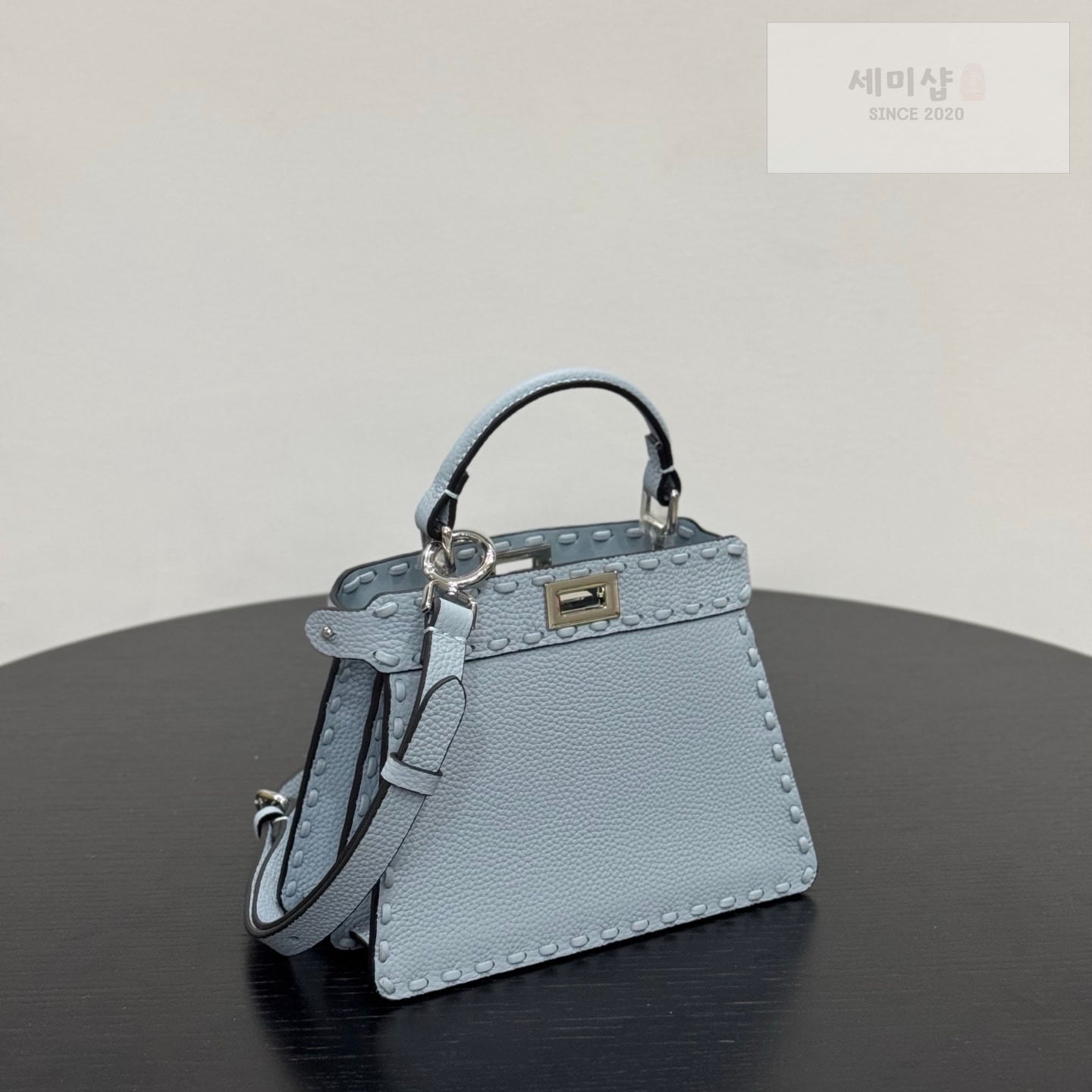 펜디 펜디 쁘띠 피카부 아이씨 유 라이트 블루 Bag 3번 이미지