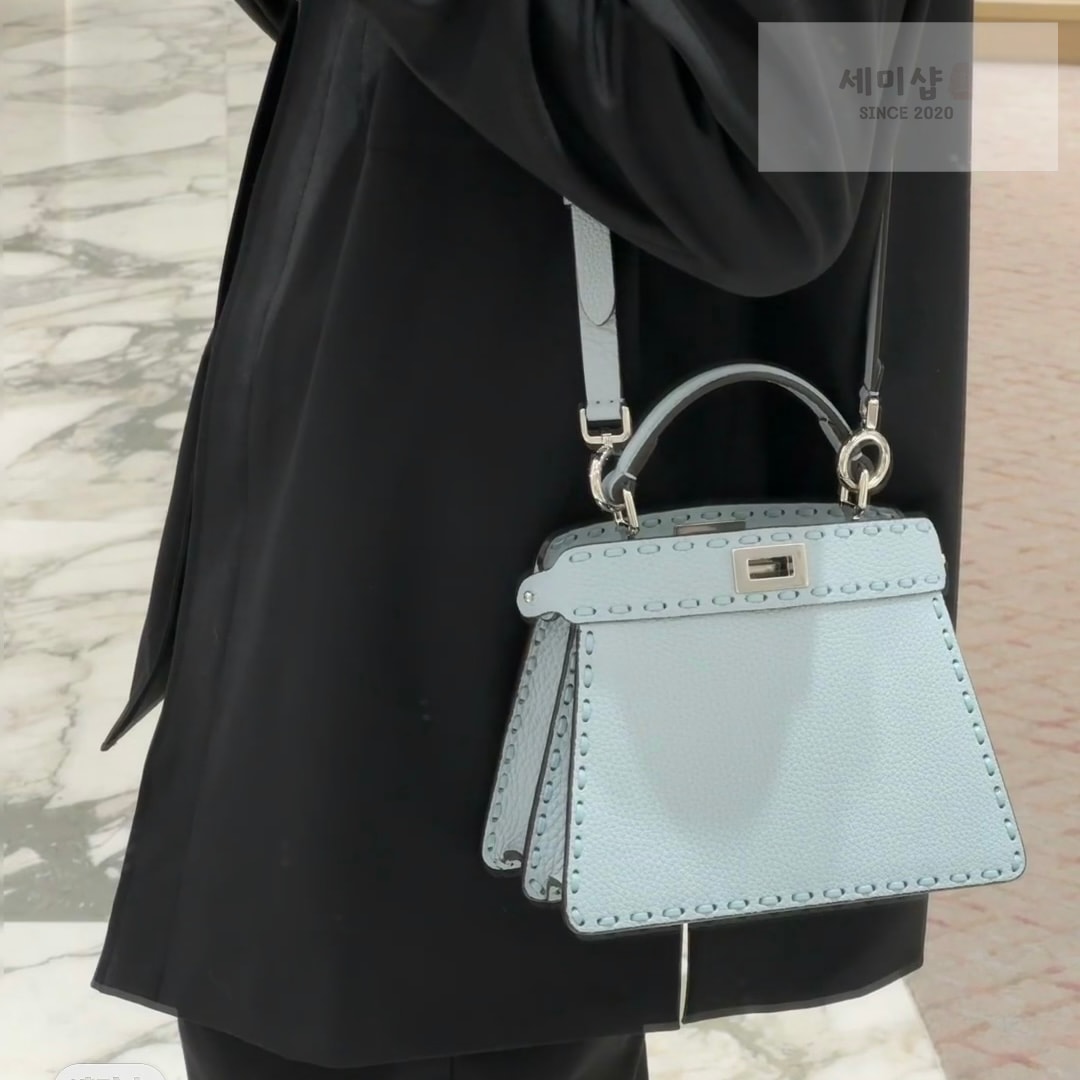 펜디 펜디 쁘띠 피카부 아이씨 유 라이트 블루 Bag 8번 이미지