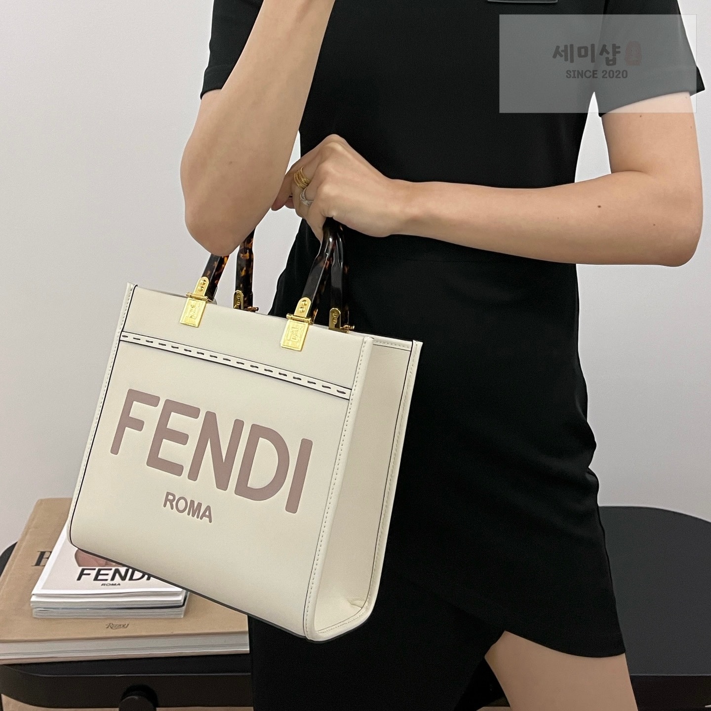 펜디 펜디 스몰 션샤인 쇼퍼백 크림 Bag 8번 이미지