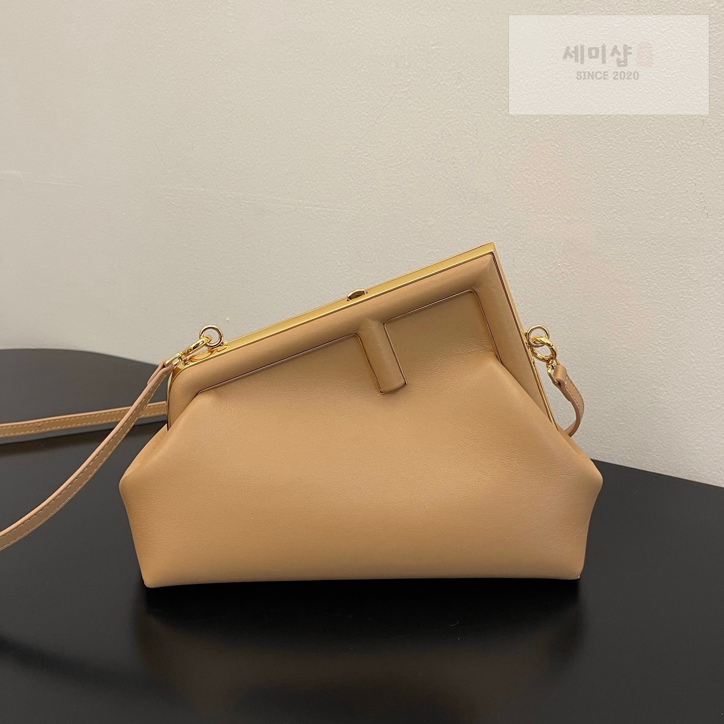 펜디 펜디 스몰 퍼스트백 웜 베이지 Bag 1번 이미지
