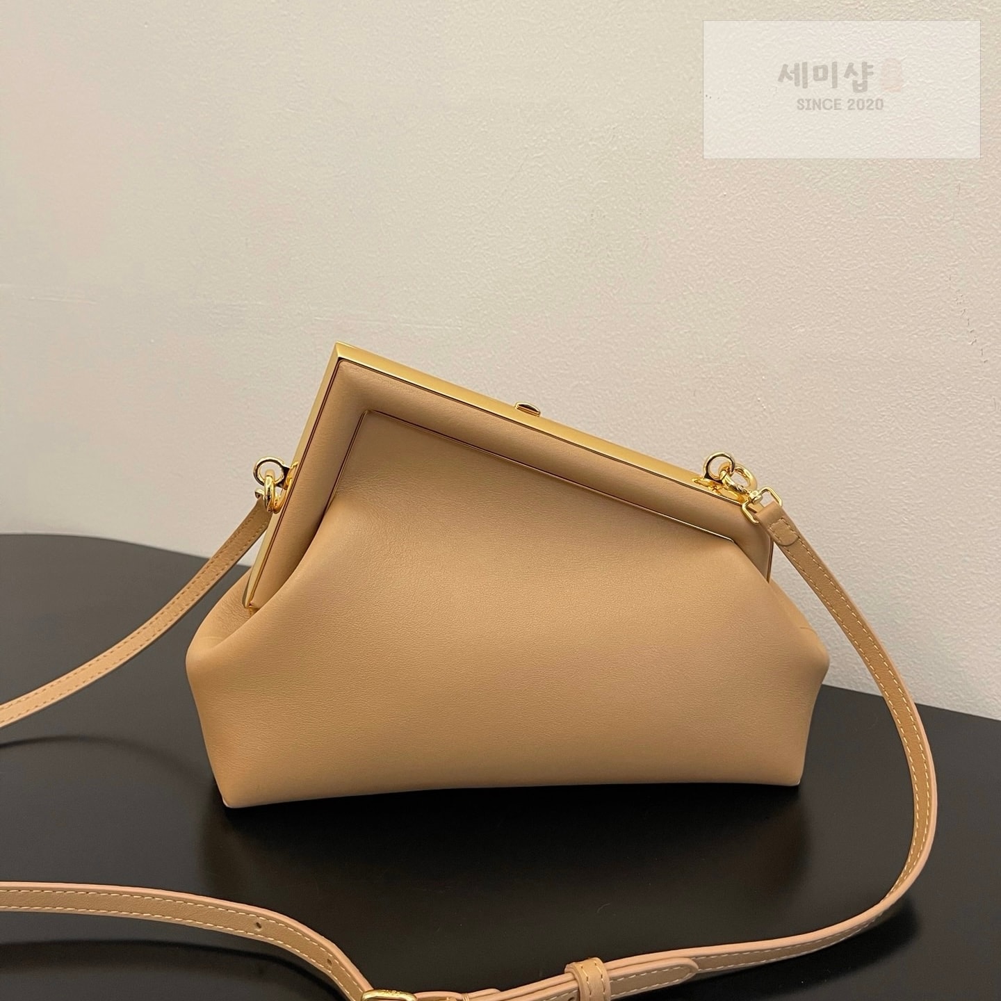 펜디 펜디 스몰 퍼스트백 웜 베이지 Bag 2번 이미지