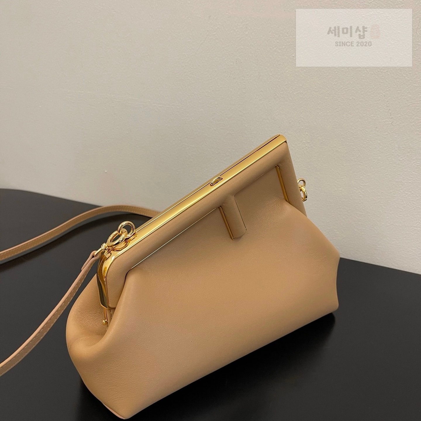 펜디 펜디 스몰 퍼스트백 웜 베이지 Bag 3번 이미지