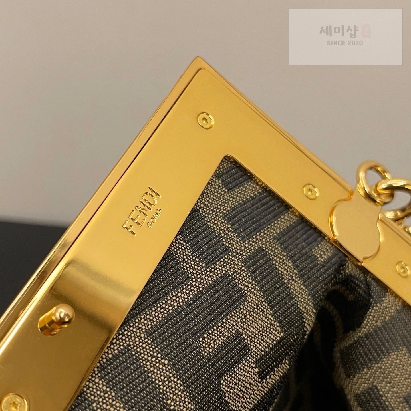 펜디 펜디 스몰 퍼스트백 웜 베이지 Bag 7번 이미지