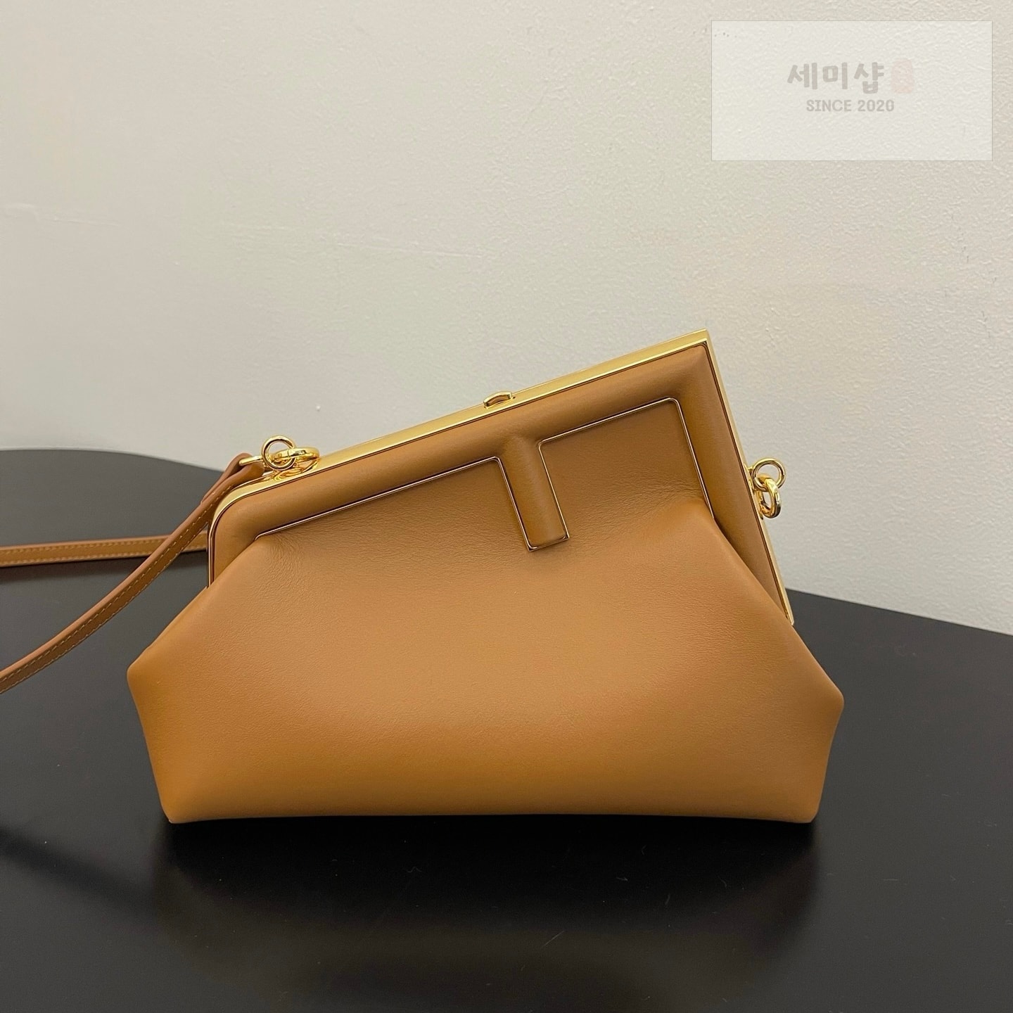 펜디 펜디 스몰 퍼스트백 탄(브라운) Bag 1번 이미지