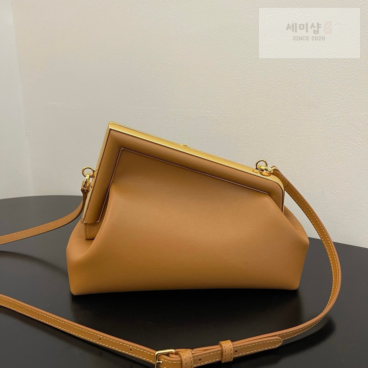 펜디 펜디 스몰 퍼스트백 탄(브라운) Bag 2번 이미지