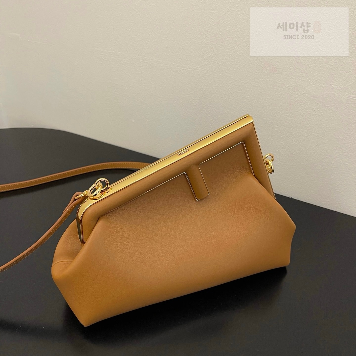 펜디 펜디 스몰 퍼스트백 탄(브라운) Bag 3번 이미지