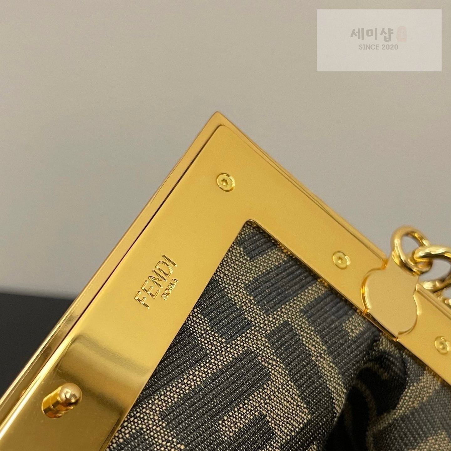 펜디 펜디 스몰 퍼스트백 탄(브라운) Bag 7번 이미지