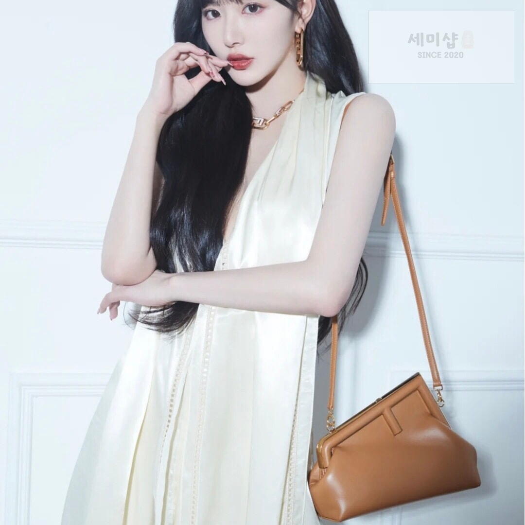 펜디 펜디 스몰 퍼스트백 탄(브라운) Bag 8번 이미지