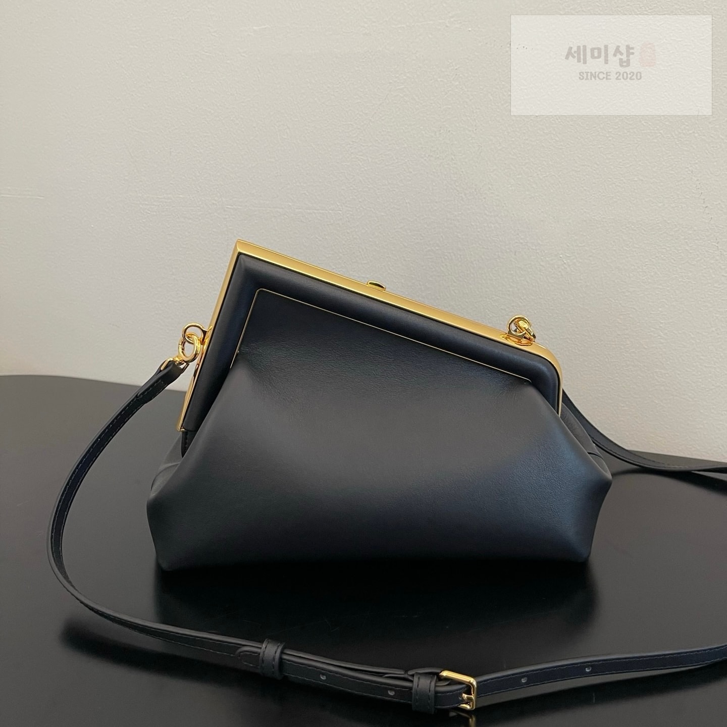 펜디 펜디 스몰 퍼스트백 블랙 Bag 2번 이미지