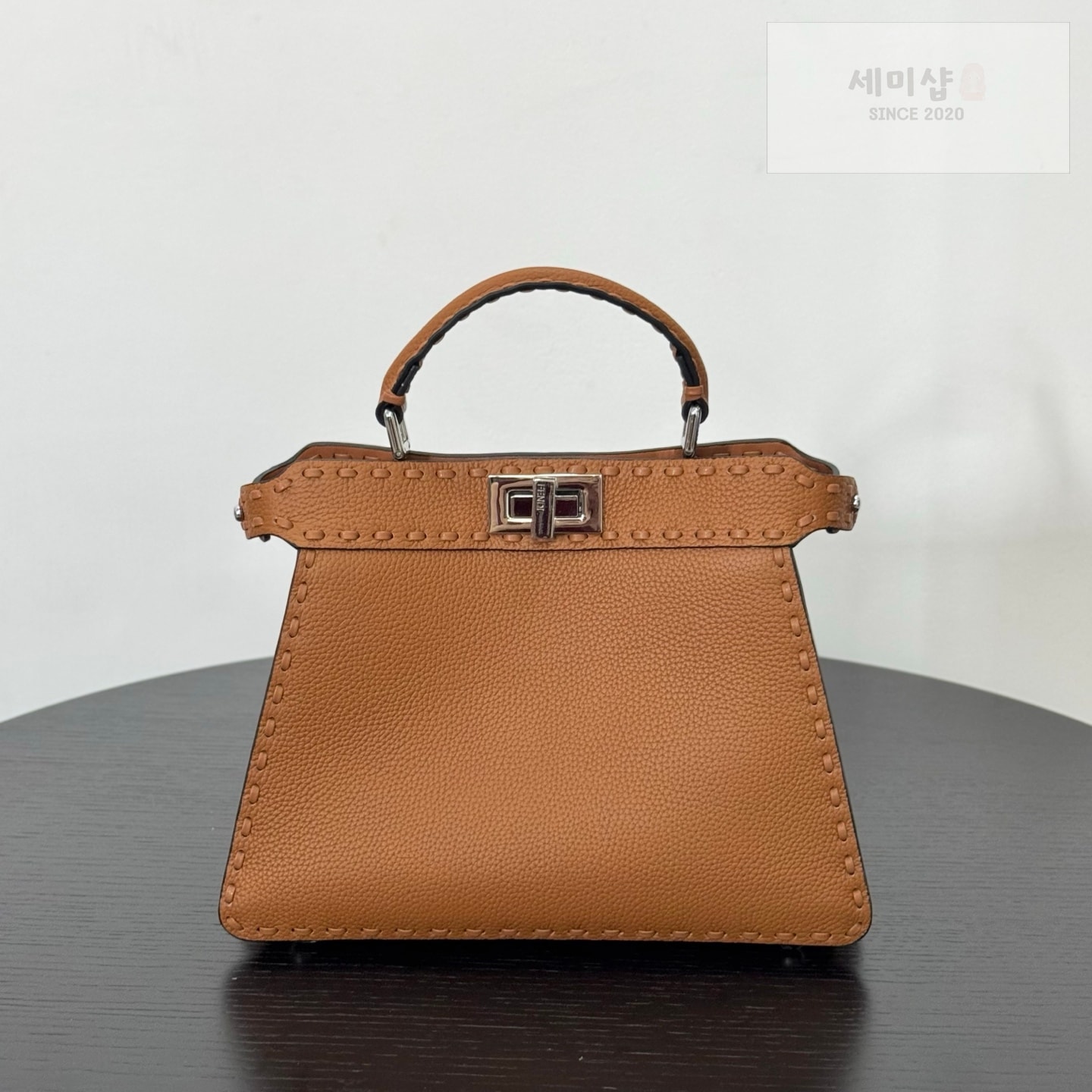 펜디 펜디 스몰 피카부 아이씨 유 탄(브라운) Bag 1번 이미지