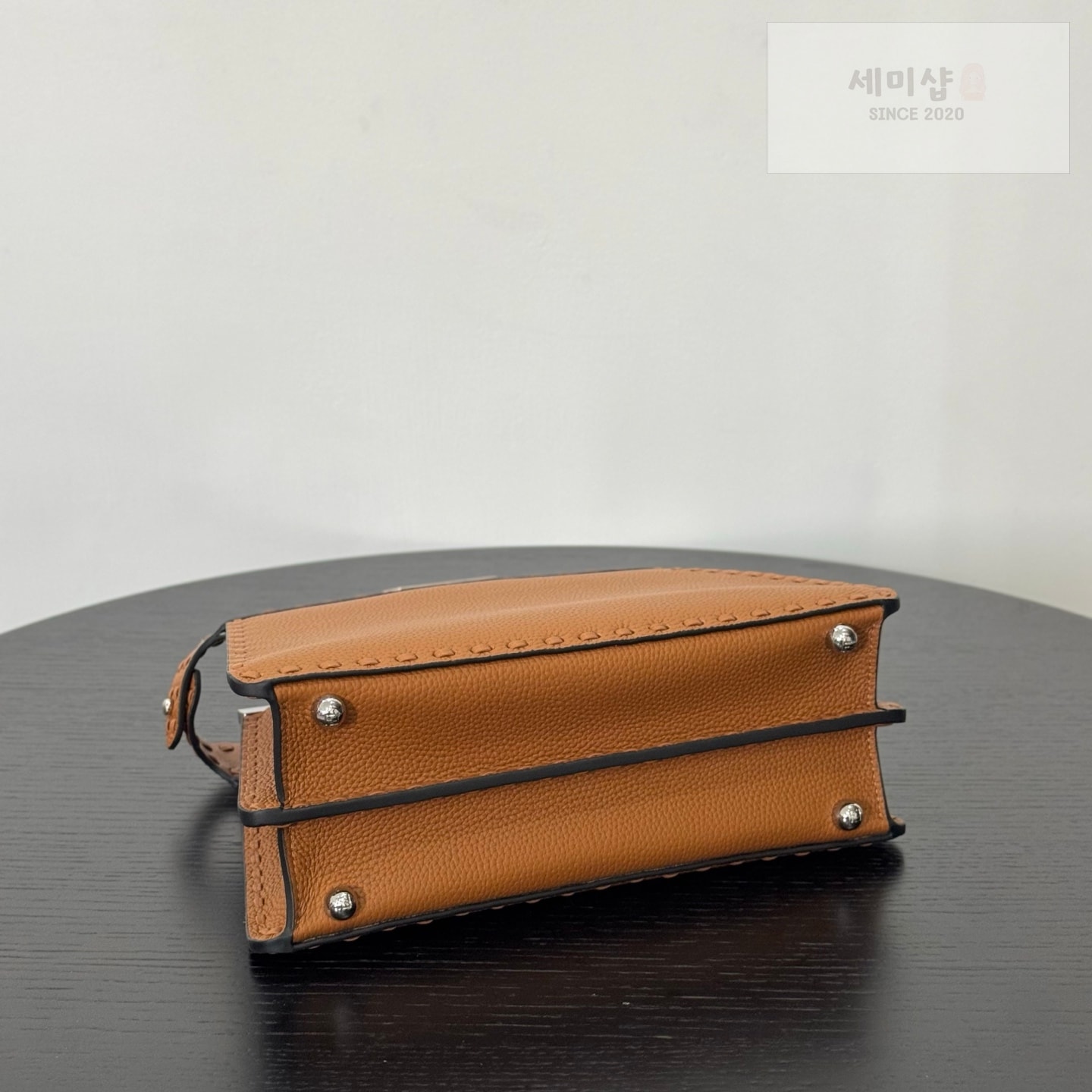 펜디 펜디 스몰 피카부 아이씨 유 탄(브라운) Bag 4번 이미지