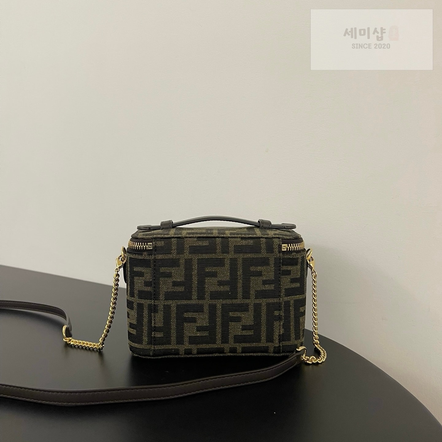 펜디 펜디 스몰 FF 베니티 케이스 FF 모노그램 Bag 2번 이미지