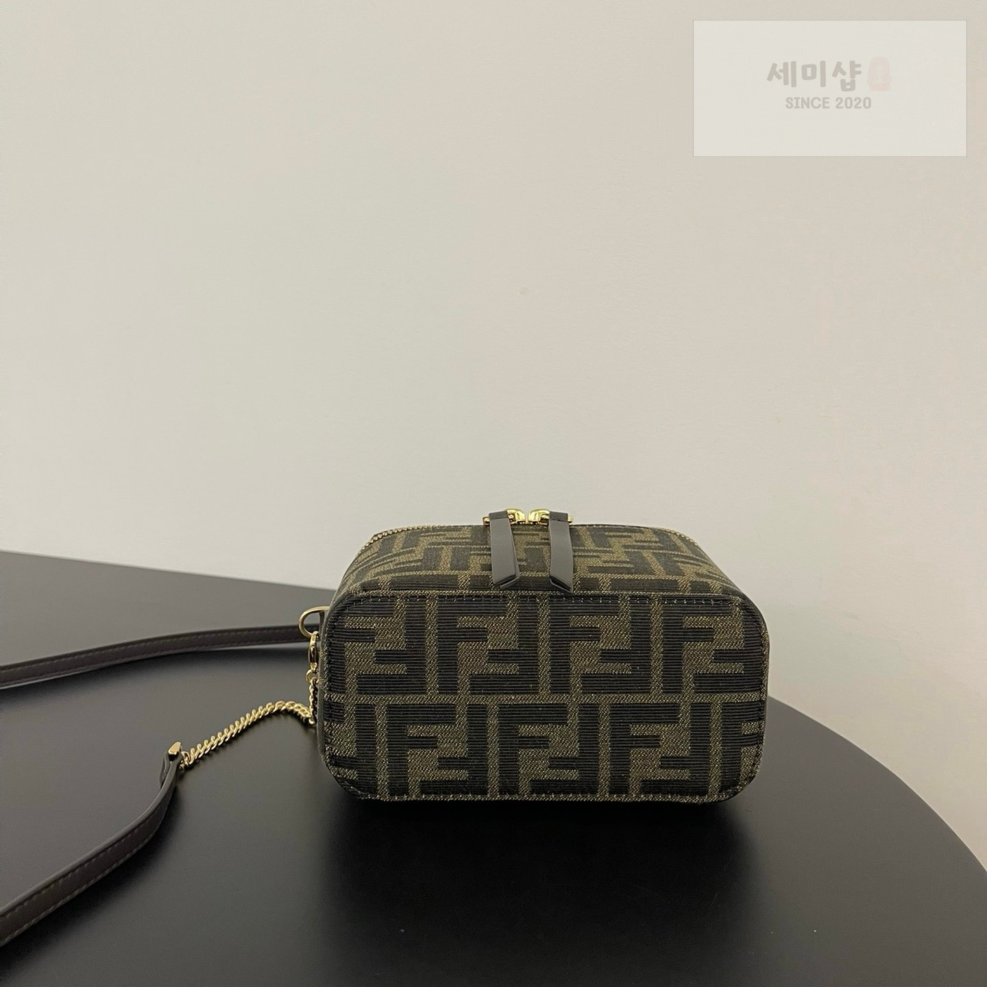 펜디 펜디 스몰 FF 베니티 케이스 FF 모노그램 Bag 4번 이미지
