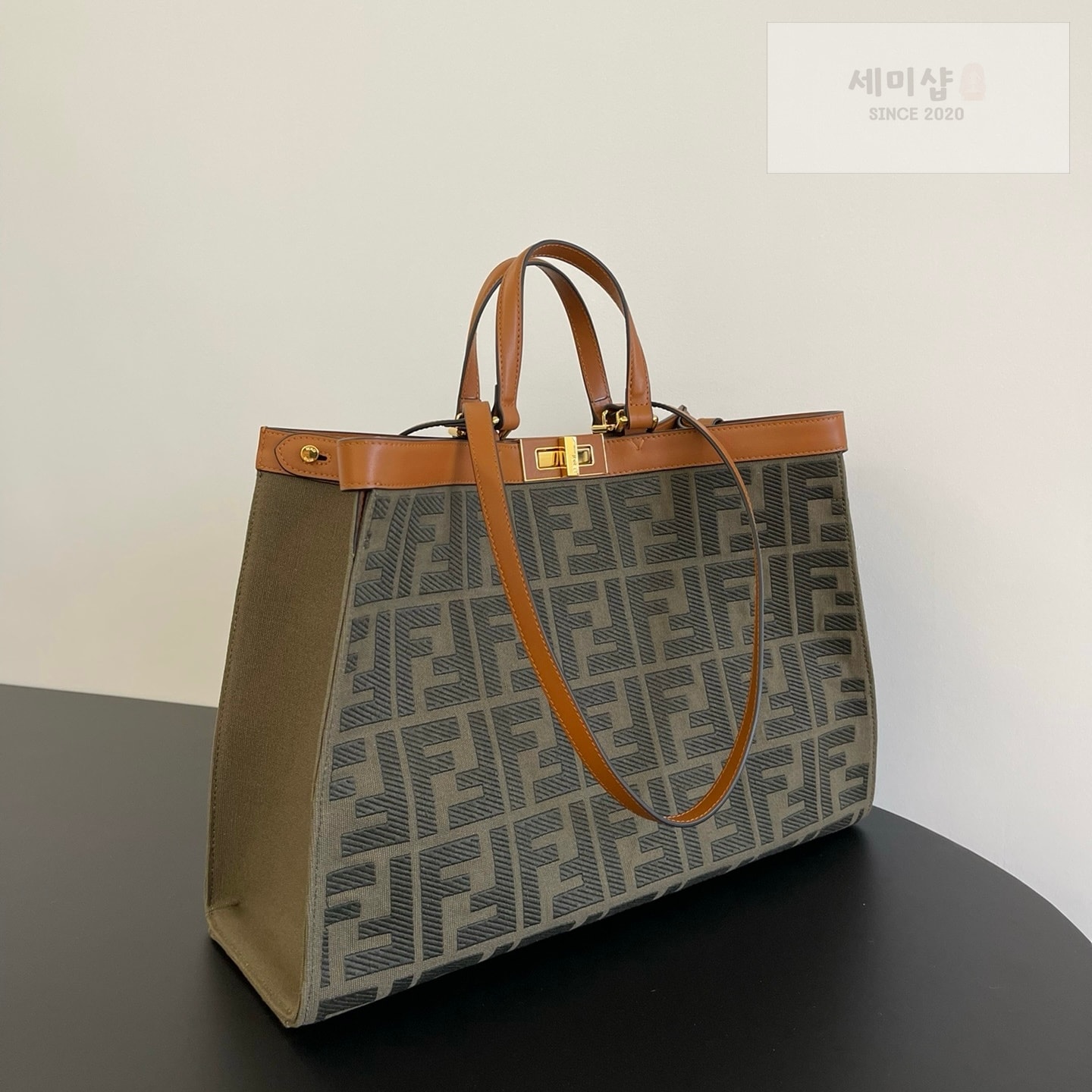 펜디 펜디 피카부 X토트 FF 카키 캔버스 탄(브라운) 엣지 카키 FF 캔버스 Bag 3번 이미지