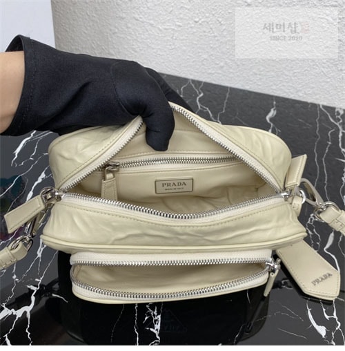 P R A D A 프라다 나파 가죽 멀티 포켓 숄더백 1BH198 5컬러 Bag 19번 이미지