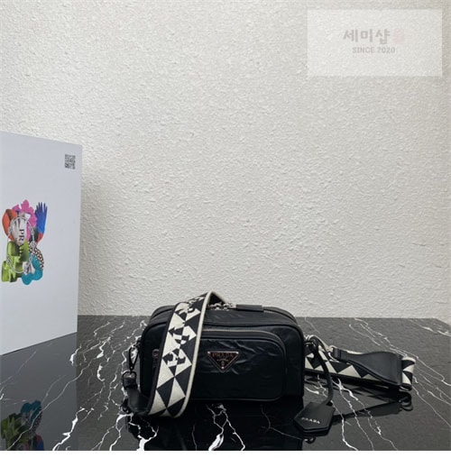 P R A D A 프라다 나파 가죽 멀티 포켓 숄더백 1BH198 5컬러 Bag 10번 이미지