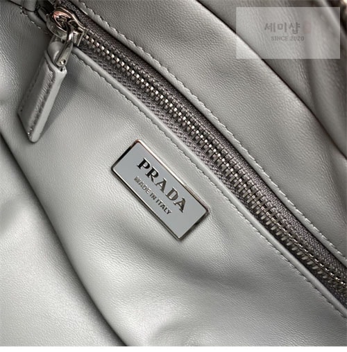 P R A D A 프라다 나파 가죽 멀티 포켓 숄더백 1BH198 5컬러 Bag 3번 이미지