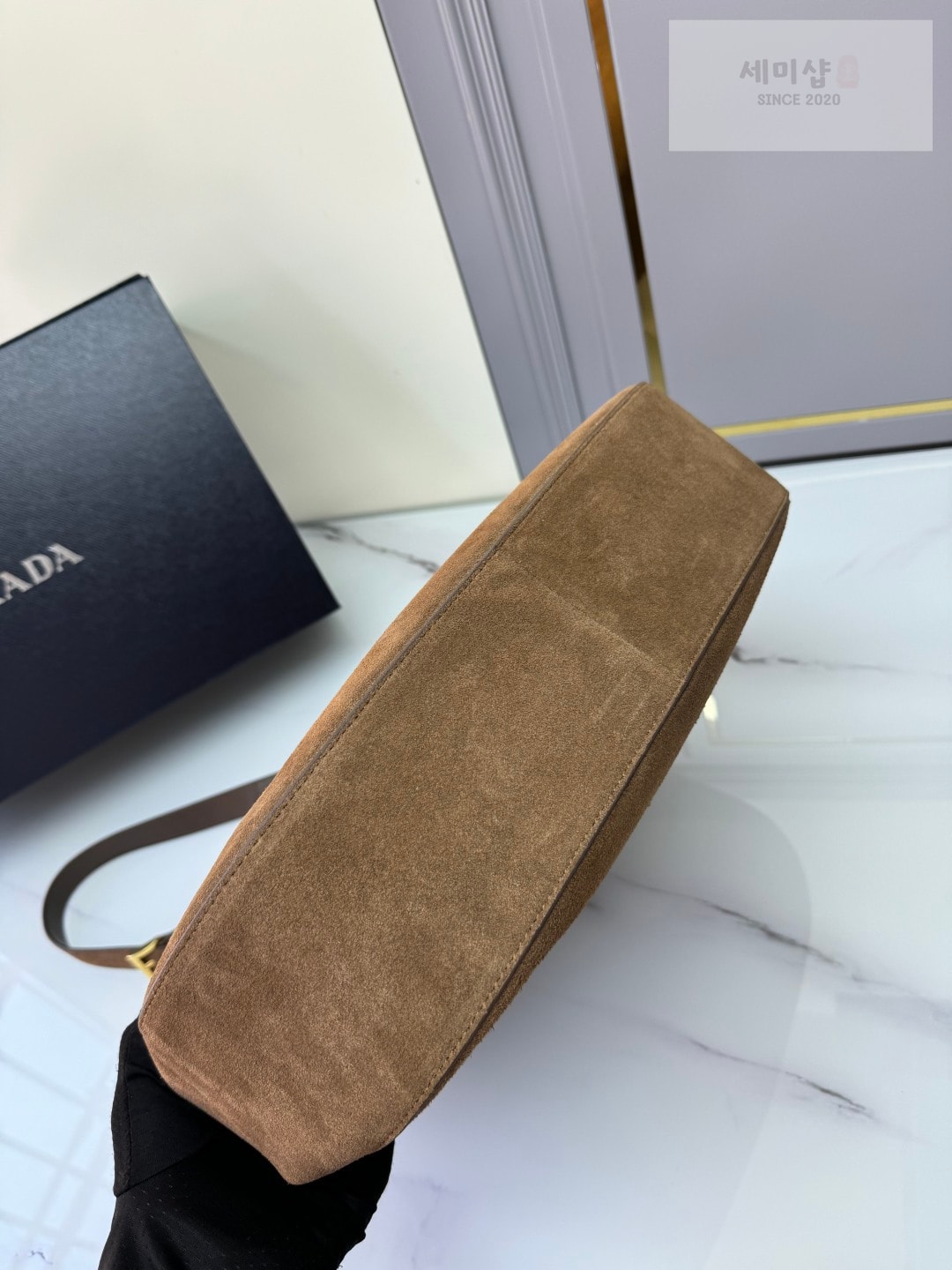 프라다 프라다 라지 스웨이드 숄더백 Bag 4번 이미지