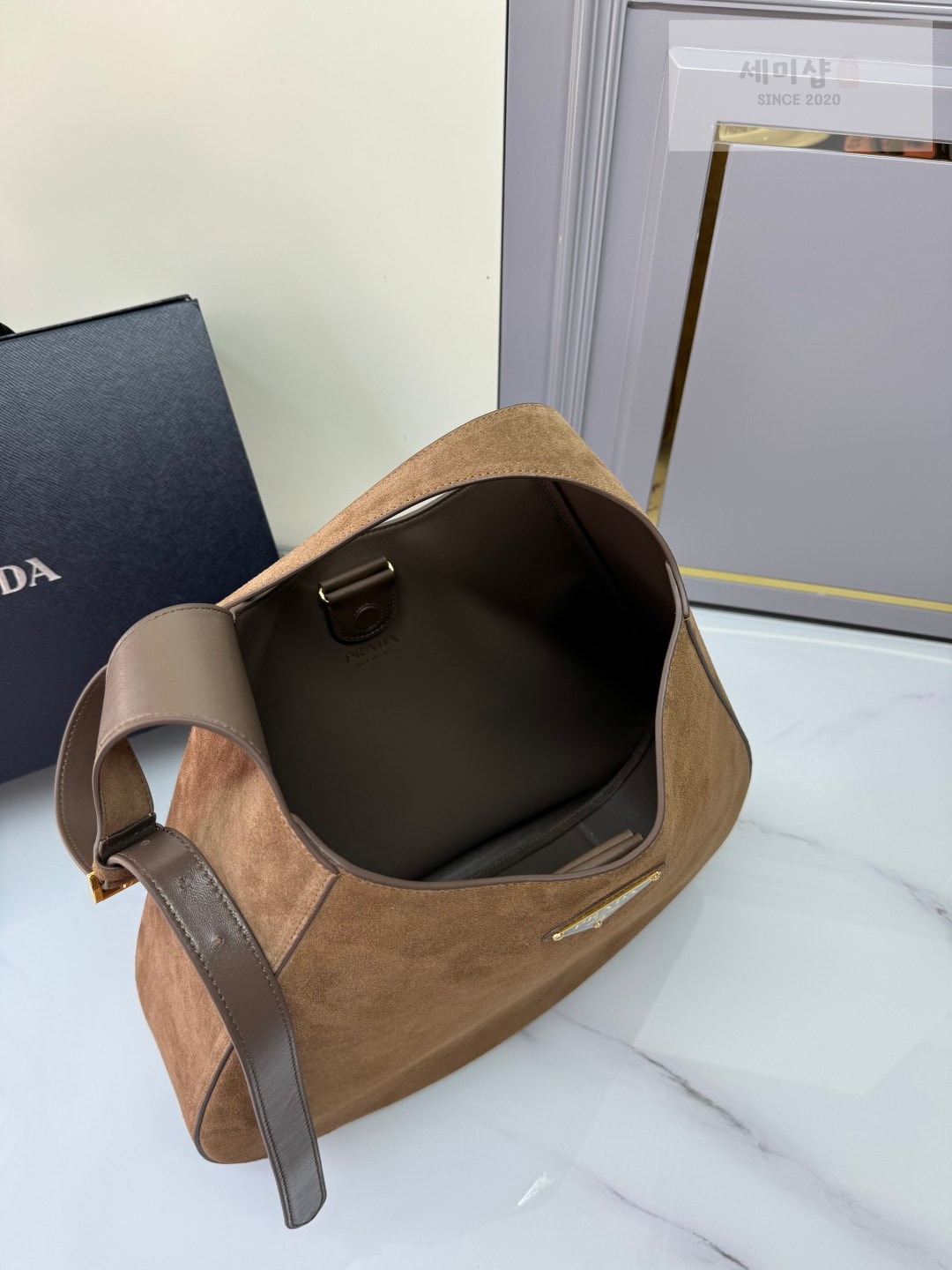 프라다 프라다 라지 스웨이드 숄더백 Bag 7번 이미지