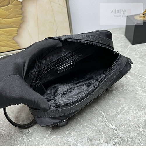 P R A D A 프라다 리나일론 사피아노 트래블 파우치 2NA819 Bag 8번 이미지
