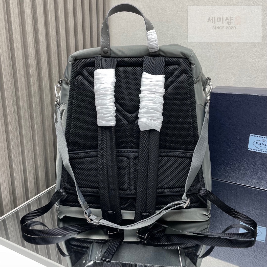 P R A D A 프라다 리나일론 트라이앵글 로고 포켓 레더 백팩 38*45*18CM “2COLOR” NO.1 Bag 8번 이미지