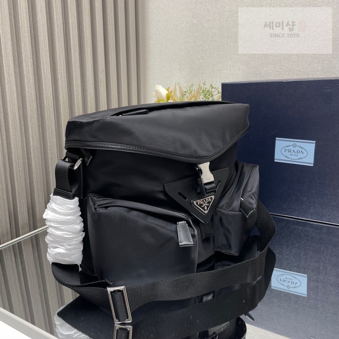 P R A D A 프라다 리나일론 포켓 가죽 숄더 백 29*23*15CM “2COLOR” NO.1 Bag 13번 이미지