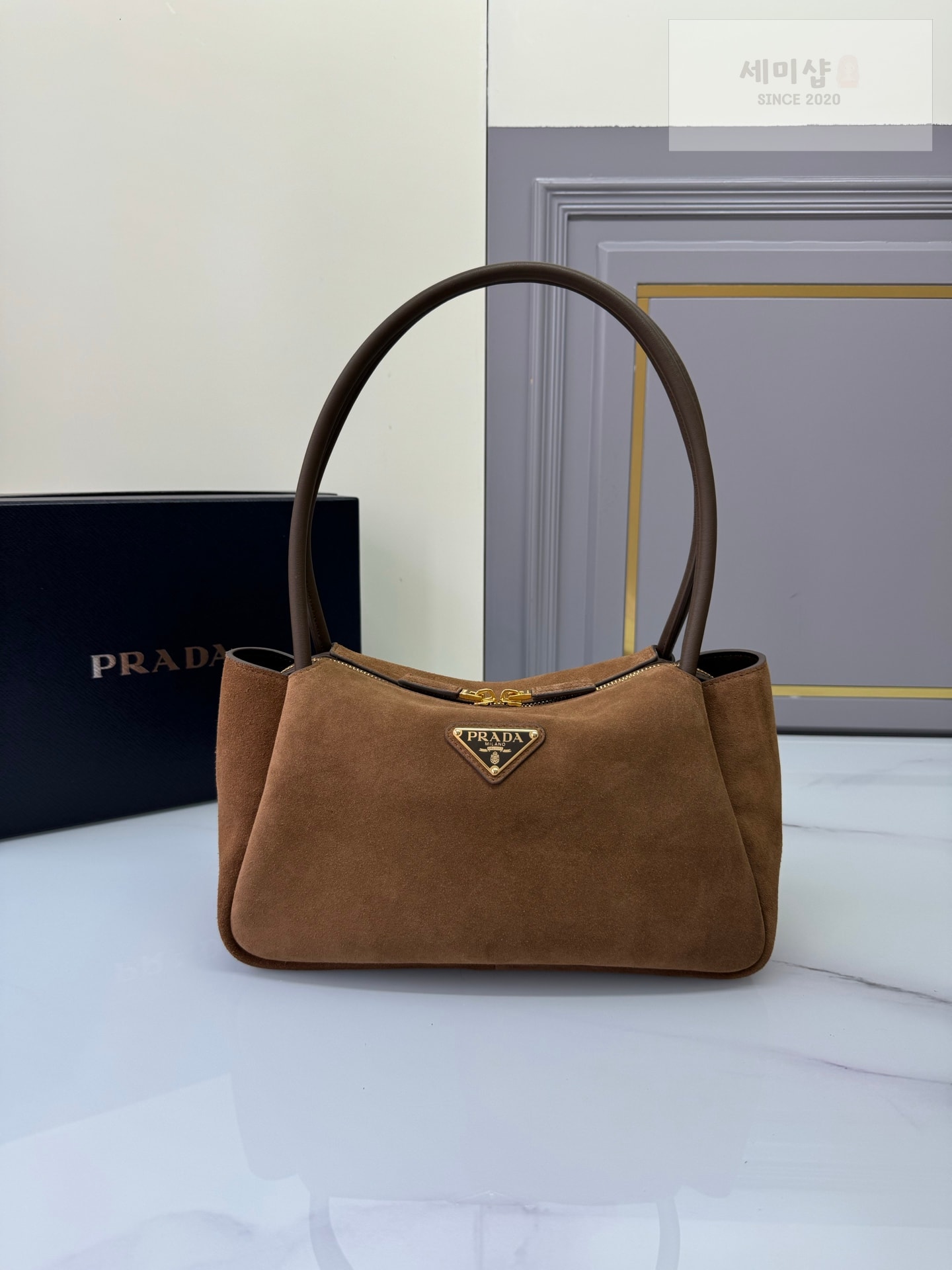 프라다 프라다 미디움 스웨이드 탑 핸들 Bag 1번 이미지