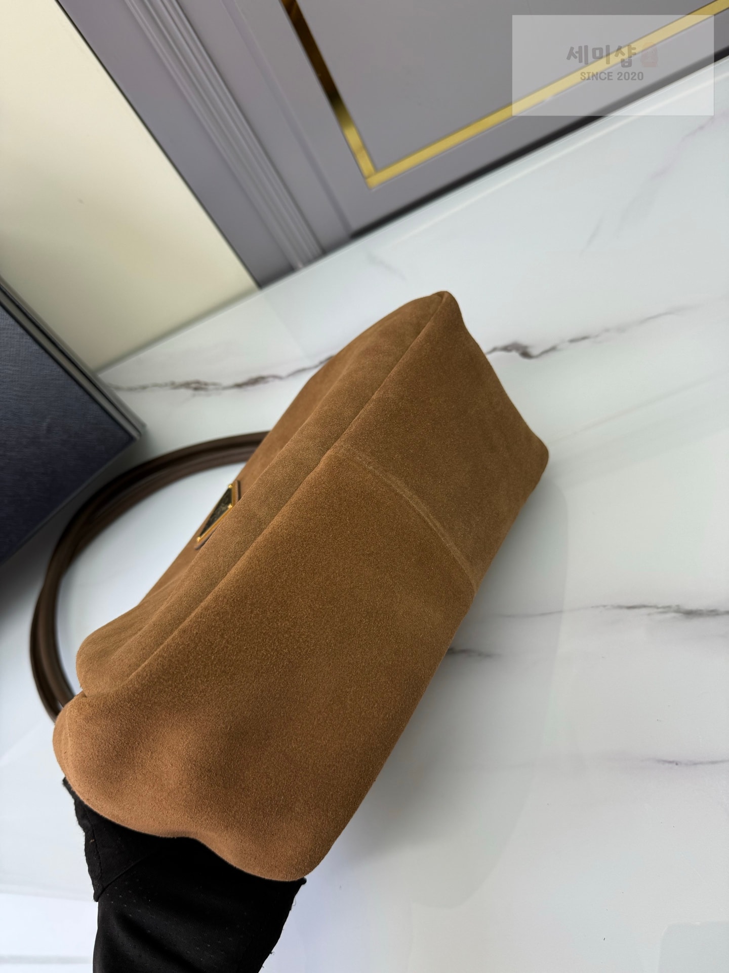 프라다 프라다 미디움 스웨이드 탑 핸들 Bag 4번 이미지
