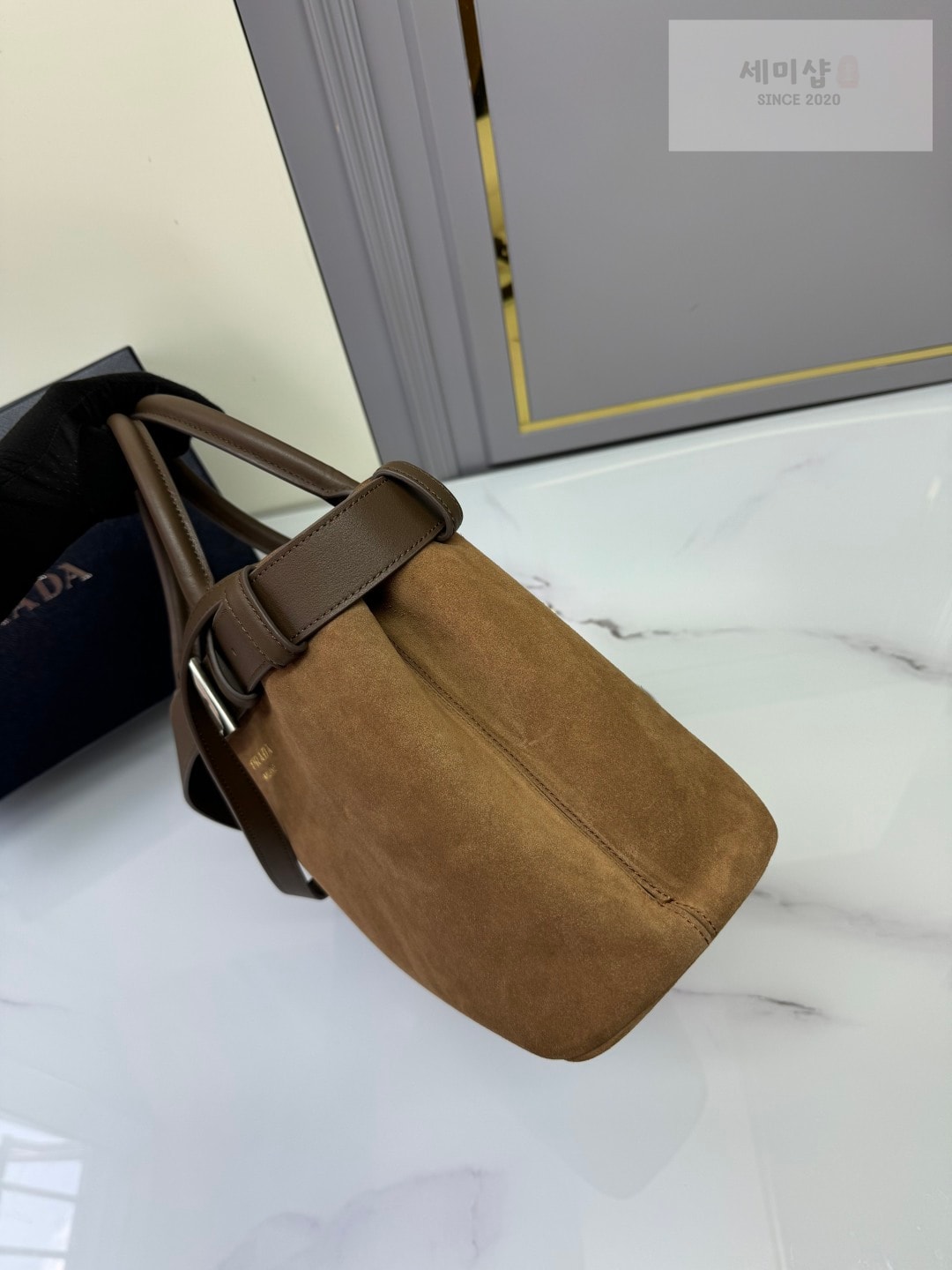 프라다 프라다 미디움 스웨이드 탑 핸들 숄더백 스웨이드 Bag 3번 이미지
