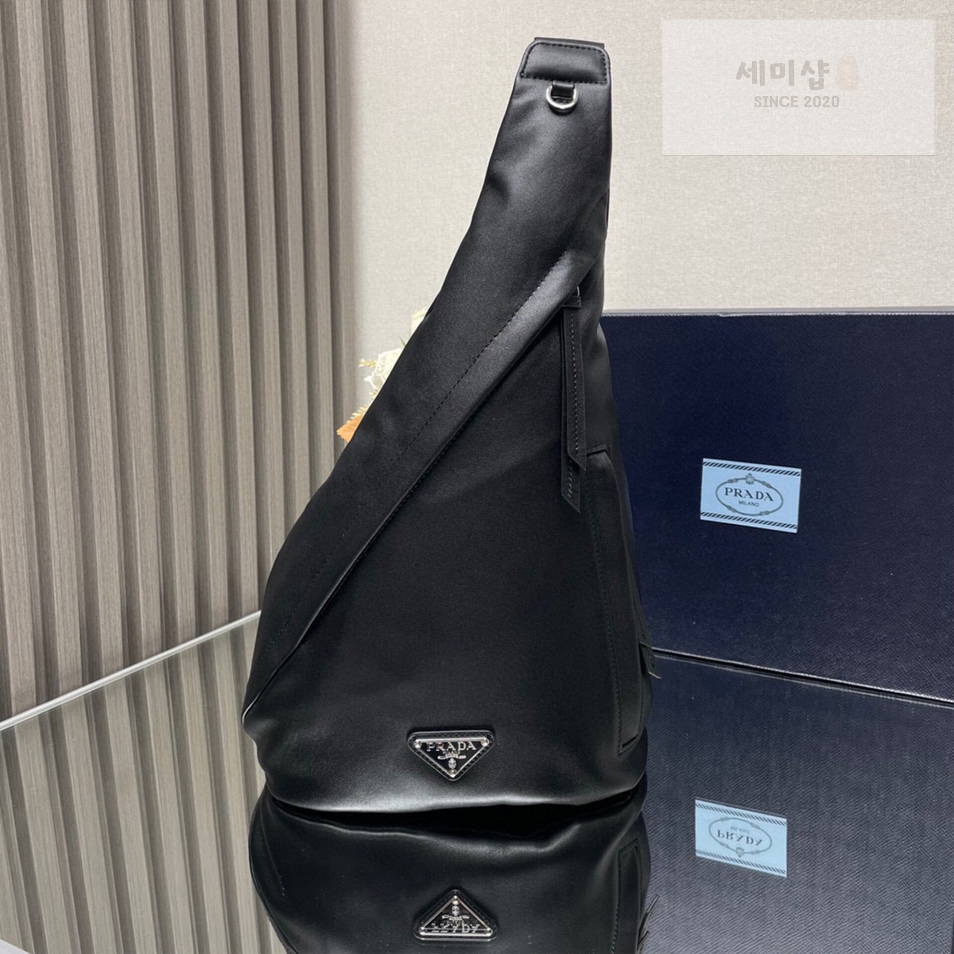 P R A D A 프라다 삼각로고 크로스 가죽 슬링 백 26.5*37.5*10CM 레플리카 8번 이미지 - Bag | 세미샵 레플리카 사이트