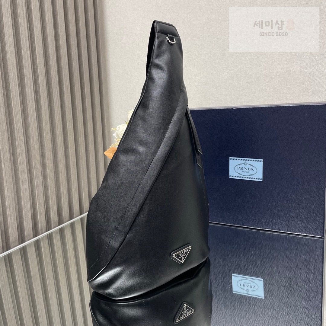P R A D A 프라다 삼각로고 크로스 가죽 슬링 백 26.5*37.5*10CM 레플리카 3번 이미지 - Bag | 세미샵 레플리카 사이트