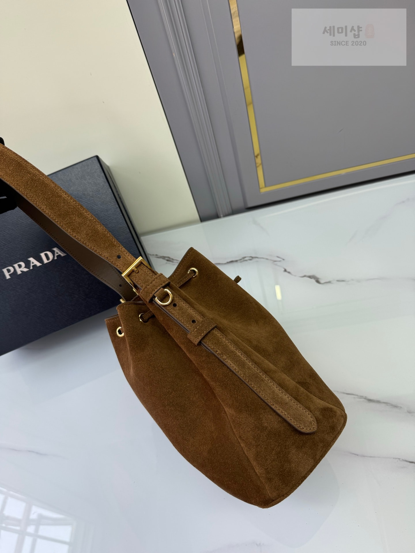 프라다 프라다 스웨이드 버킷백 스웨이드 Bag 4번 이미지