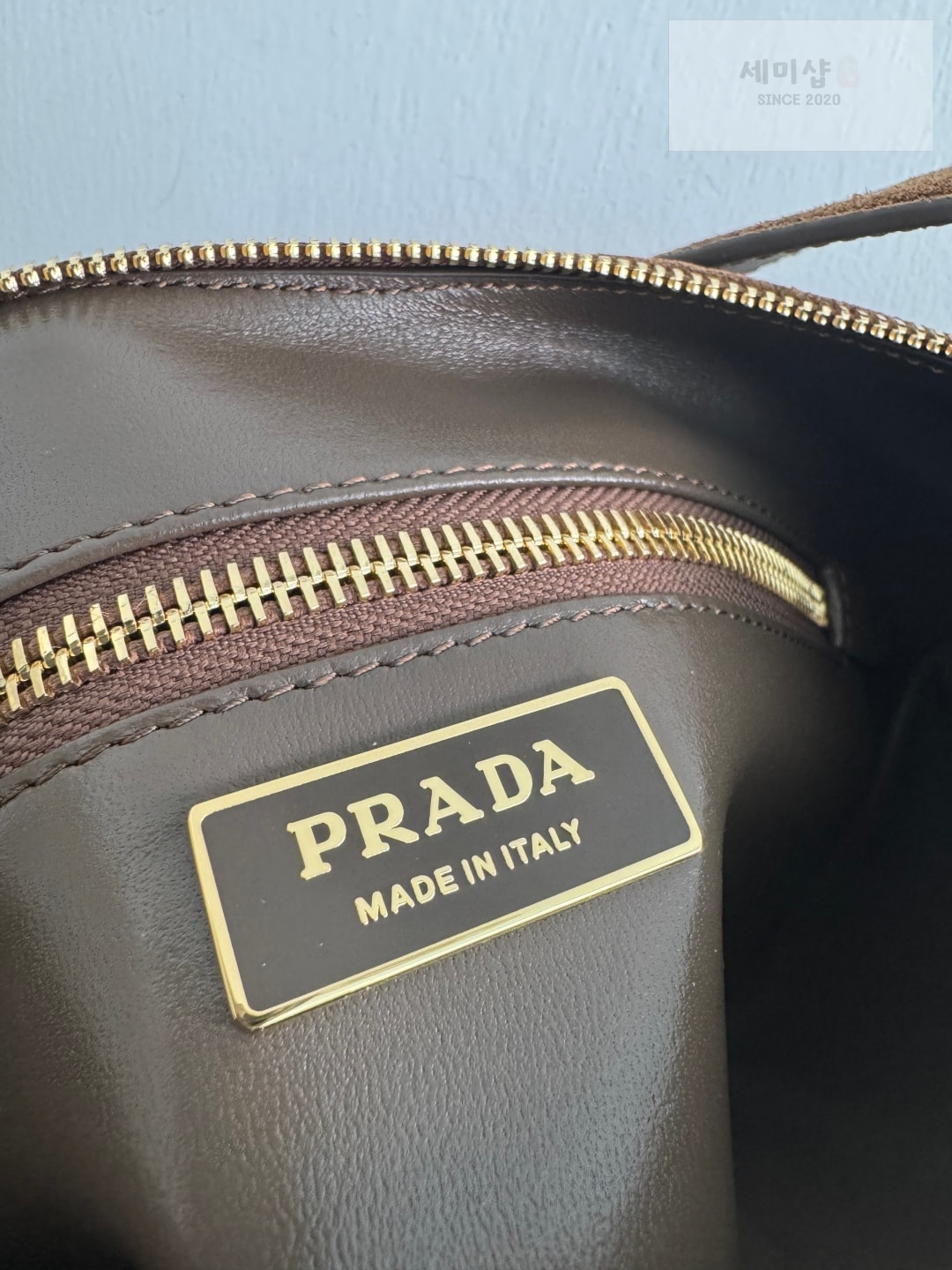 프라다 프라다 에메 미디움 스웨이드 숄더 토트백 스웨이드 Bag 8번 이미지