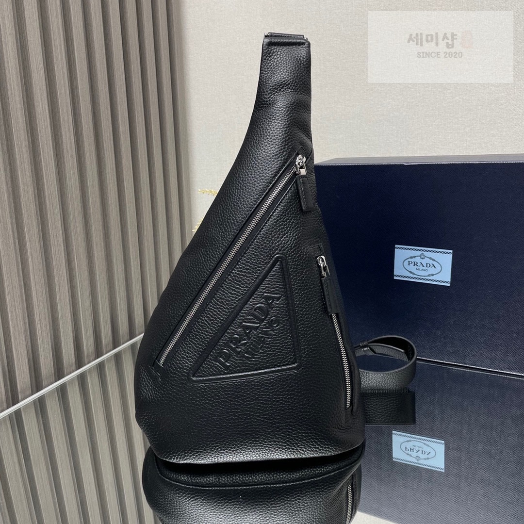 P R A D A 프라다 원 숄더 가죽 슬링 백 26.5*37.5*10CM Bag 8번 이미지