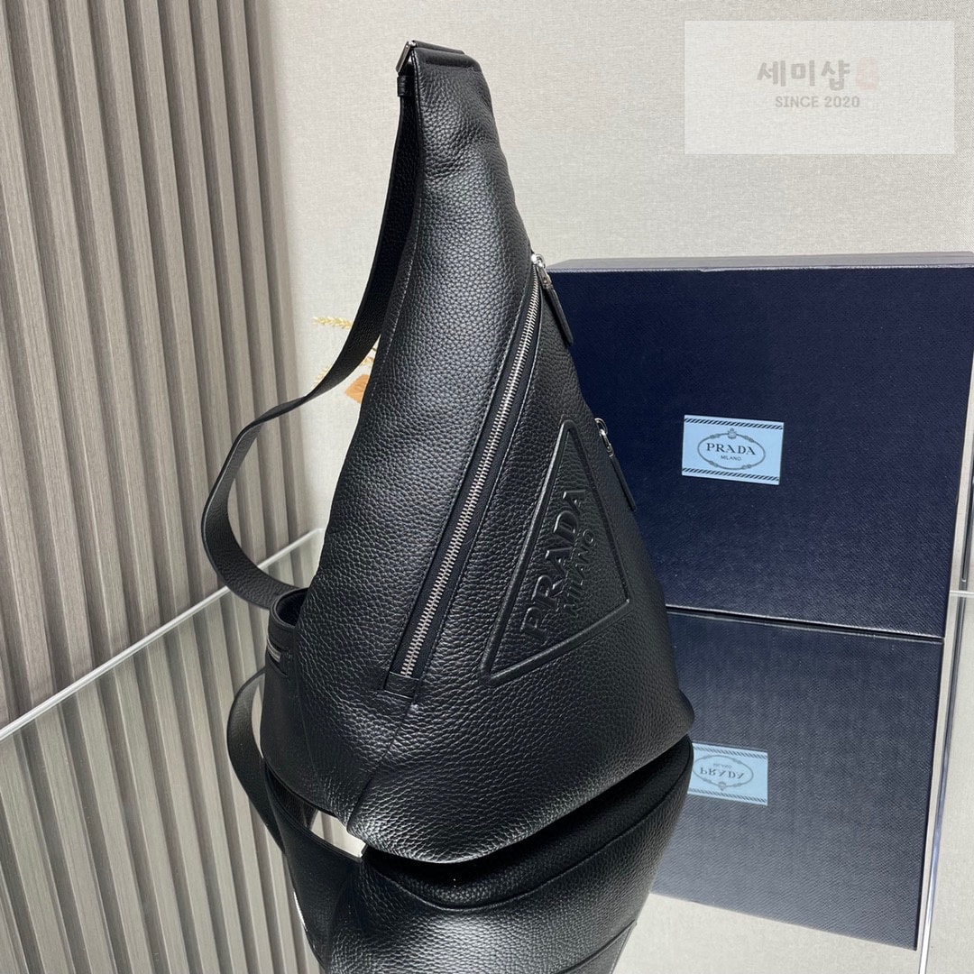 P R A D A 프라다 원 숄더 가죽 슬링 백 26.5*37.5*10CM Bag 6번 이미지