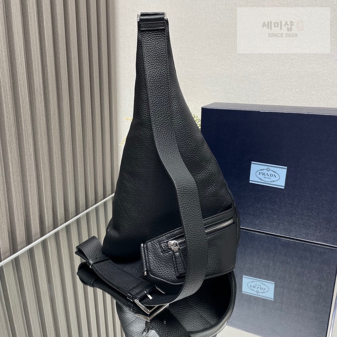 P R A D A 프라다 원 숄더 가죽 슬링 백 26.5*37.5*10CM Bag 1번 이미지