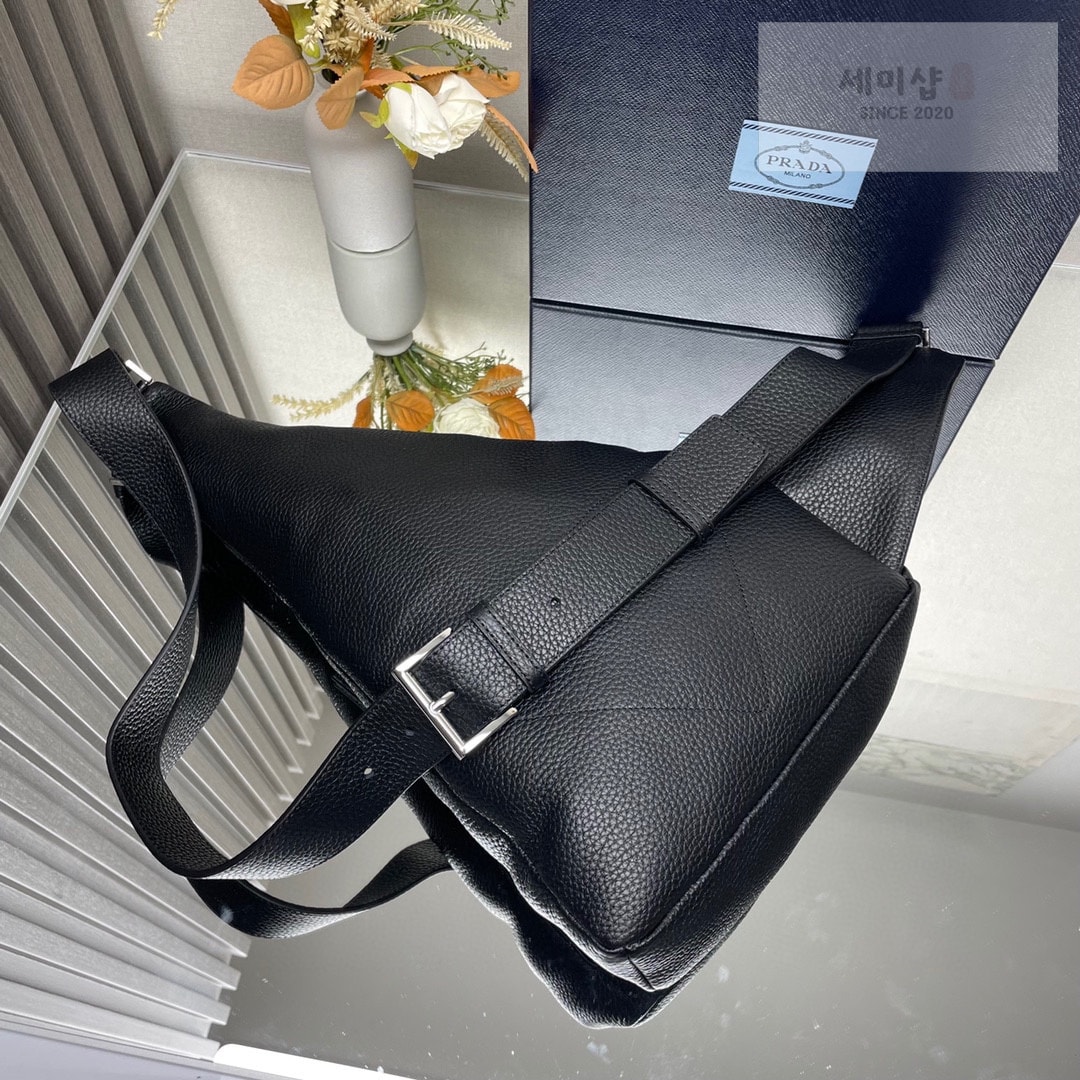 P R A D A 프라다 원 숄더 가죽 슬링 백 26.5*37.5*10CM Bag 9번 이미지